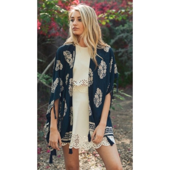 Navy Leaf Pattern Tassel Kimono - Picture 3 of 4